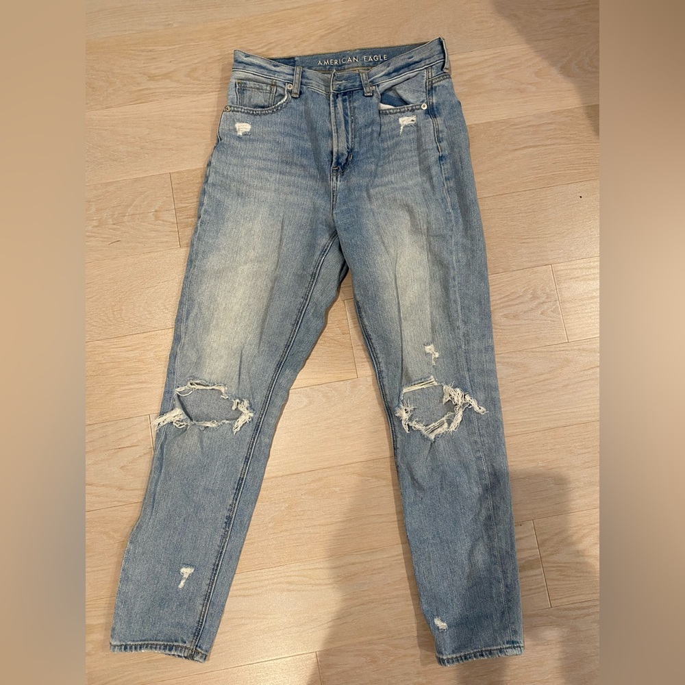 American Eagle Ripped Jeans - Picture 2 of 4